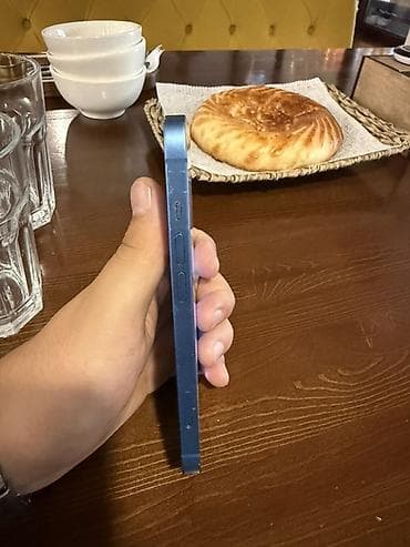 face id: IPhone 13, Б/у, 128 ГБ, Синий — 3