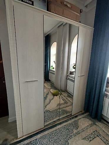 Спальный гарнитур в светлом дубе (комплект) Состав и особенности: -