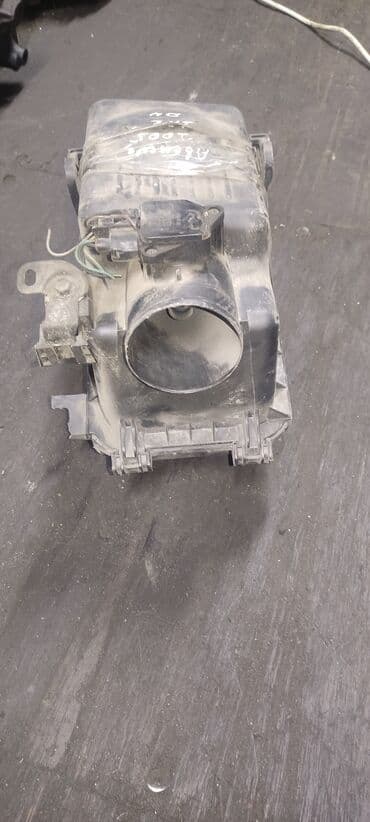 1az: Toyota Avensis, 2005, 1-AZ, D-4, 2,0; корпус воздушного фильтра — 4