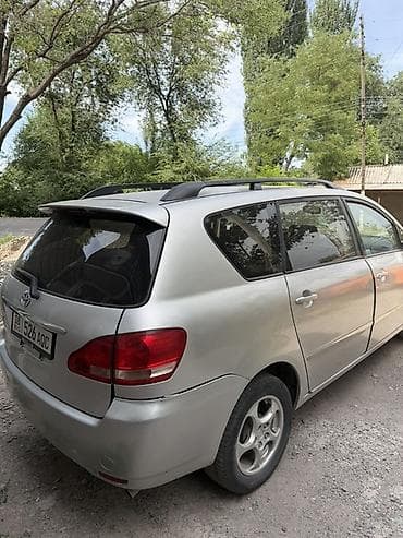 Toyota Avensis Verso: 2002 г., 2 л, Механика, Бензин, Минивэн — 6