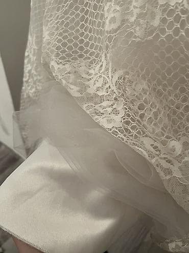 платя айвори: Кружевное платье цвета айвори - Силуэт: расклешённое от талии, длина — 4