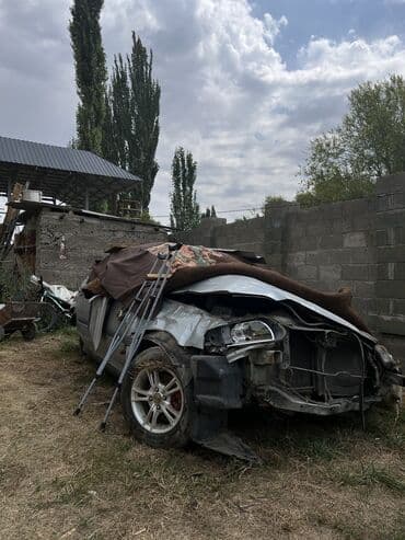 дом в колесах: Honda Civic Описание:Honda Civic - Кузов: серебристый седан/хэтчбек — 2