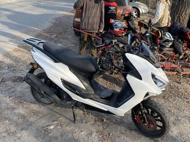 электронные мопеды: Макси-скутер Suzuki, 160 куб. см, Бензин, Б/у — 3