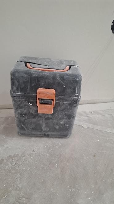 Молотки: Лосевая лампа. один раз пользовался.5000 тыс — 1