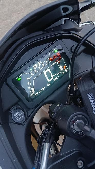 тандем машина: Спортивный мотоцикл Дукати Панигал, белый. Основные характеристики: - — 4