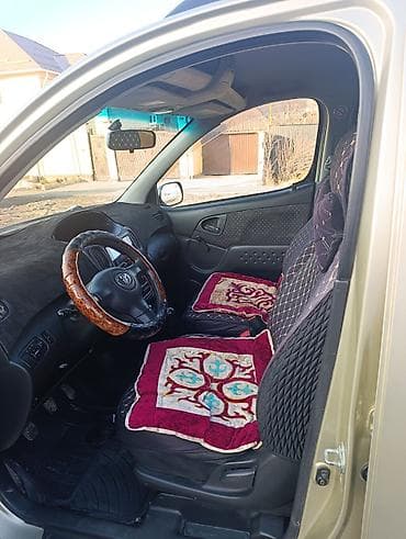 toyota hiace: Toyota Yaris Verso: 2003 г., 1.3 л, Механика, Бензин, Минивэн — 4