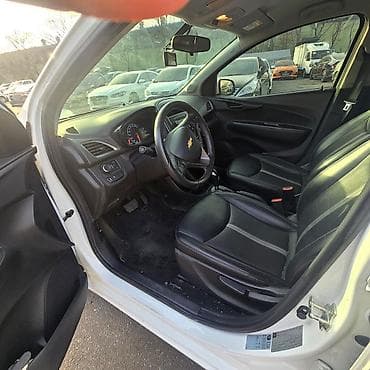 Транспорт: Chevrolet Spark: 2021 г., 1 л, Автомат, Бензин, Хэтчбэк — 6