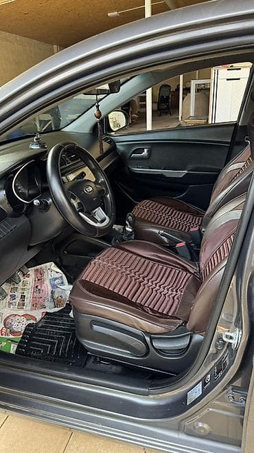 Продажа авто: Kia Rio: 2015 г., 1.4 л, Механика, Бензин, Седан — 3