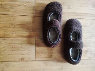 Киреге берилүүчү кийимдер: Домашние тапочки из утеплённого меха, удобные мягкие. - Модель — 1