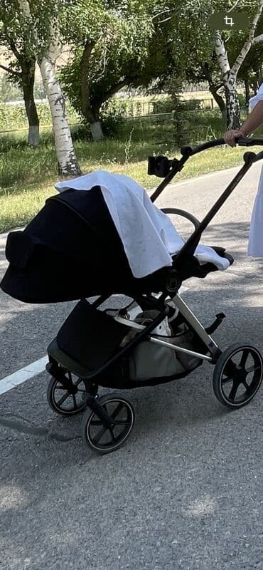 связи с переездом: Коляска, цвет - Черный, Б/у — 1