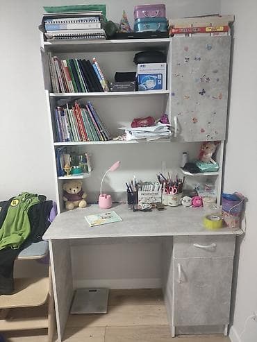 Бычуучу столдор: Компьютердик үстөлү, Колдонулган, Текчелери бар — 4