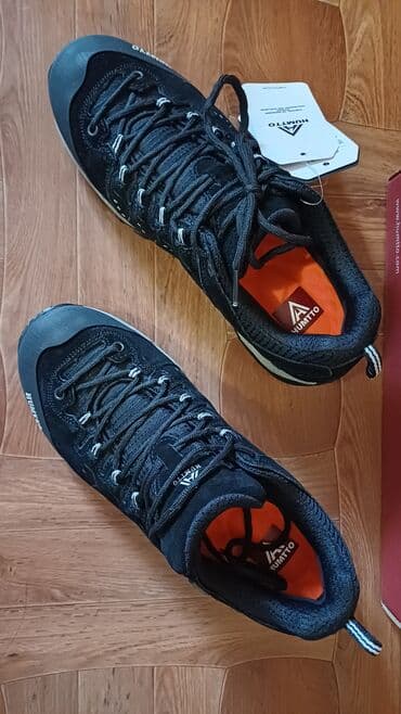 трекинговая обувь: Оригинальные новые треккинговые кроссовки HUMTTO 2 разные пары по 4200 — 4