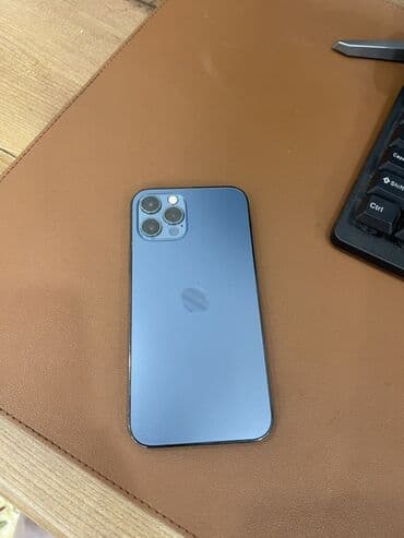 стоит компьютер: IPhone 12 Pro, 256 ГБ, Синий — 2