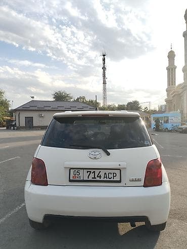 Toyota Ist: 2004 г., Автомат, Бензин — 4