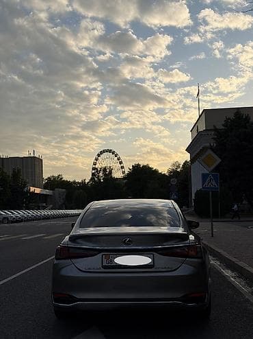 leksus 600: Lexus ES: 2019 г., 2.5 л, Автомат, Гибрид, Седан — 4
