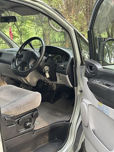 Транспорт: Mitsubishi Delica: 2003 г., 3 л, Бензин, Кроссовер — 10