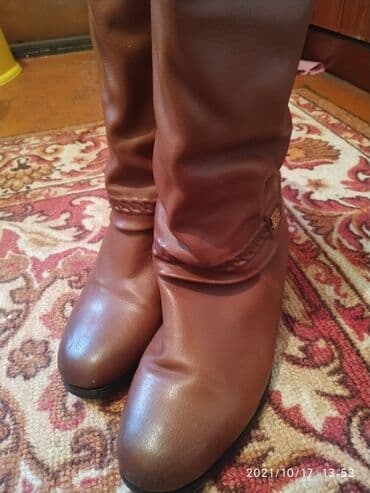 Продаю женские сапоги в хорошем состоянии размер 37-38 мех натуральный