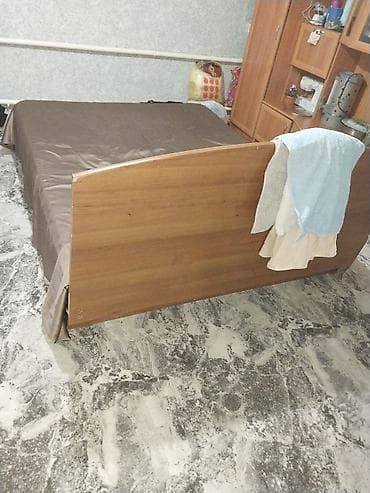 каркас бу: Двуспальная кровать с высоким изголовьем и изножьем, отделка под — 1