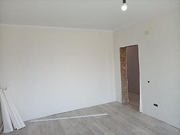 ламинат басабыз: Монтаж и подгонка плинтусовпоклейка обоев,ламинат — 5