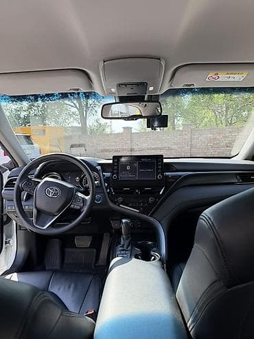 Toyota Camry: 2022 г., 2.5 л, Автомат, Гибрид, Седан — 4