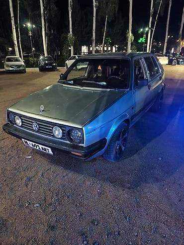 авто сатылат: Volkswagen Golf: 1988 г., 1.8 л, Кол менен иштөөчү, Бензин, Седан — 3