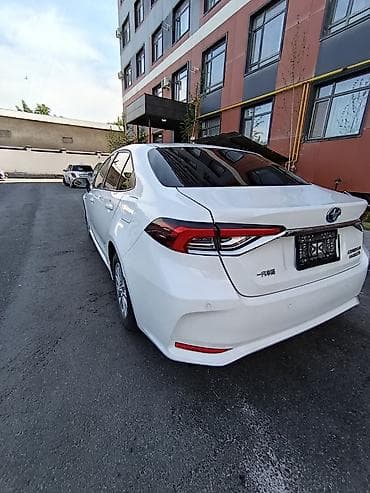 на corolla: Toyota Corolla: 2022 г., 1.8 л, Вариатор, Гибрид, Седан — 5