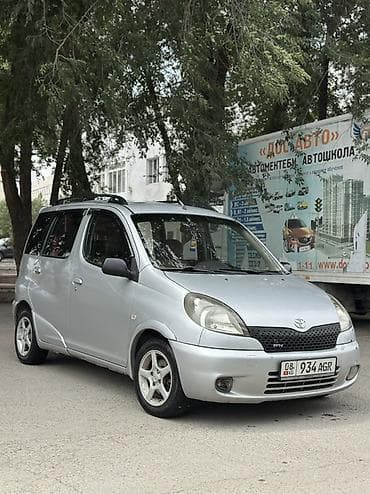 Toyota Yaris Verso: 2002 г., 1.3 л, Автомат, Бензин, Минивэн