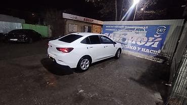 Chevrolet Onix: 2020 г., 1 л, Автомат, Бензин, Седан — 4