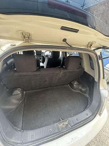 Toyota Ist: 2003 г., 1.5 л, Автомат, Бензин, Хэтчбэк — 8