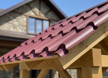 Металлочерепица цвета красного вина с профилем, имитирующим at lalafo.kg Металлочерепица цвета красного вина с профилем, имитирующим