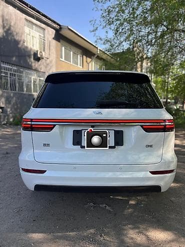 mitsubishi challenger: Lixiang One: 2021 г., 1.2 л, Автомат, Гибрид, Внедорожник — 2