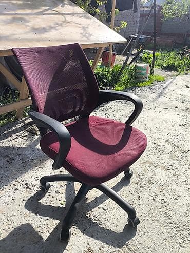 отдам даром стулья: Отдаю даром кресло. Она немного наклоняется вправо. В остальном почти — 6