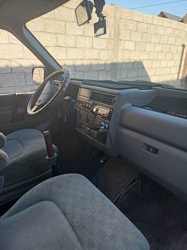 обмен с доплатой: Volkswagen Transporter: 1992 г., 2.4 л, Механика, Дизель, Минивэн — 4