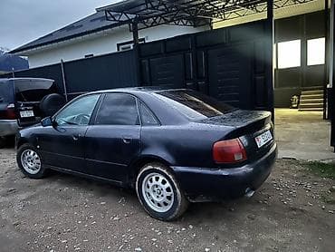 Audi A4: 1995 г., 1.8 л, Механика, Бензин, Седан