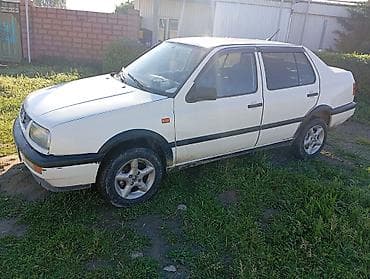 Транспорт: Volkswagen Vento: 1994 г., Механика, Бензин, Седан — 5