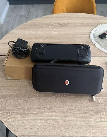 Видеоигры и приставки: Продаётся портативная игровая приставка Valve Steam Deck OLED с — 1