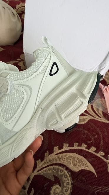 рабочая обувь: Детские кроссовки белые - Универсальный дизайн в спортивном стиле — 5