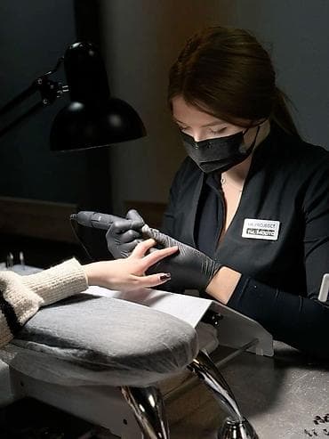 простой: Ищу мастеров маникюра 💅 Нужны мастера на работу на проценты 40/60% — 1