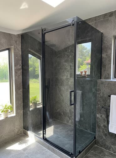 Душевые перегородки и двери из закаленного стекла на заказ -