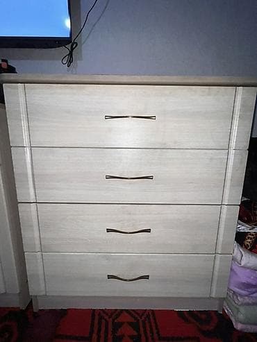 горка мебел: Спальный гарнитур в светлом дубовом тоне Состав: - Трёхдверный шкаф с — 6