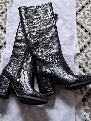 Сапоги: Женские высокие сапоги с тиснением под крокодила - Цвет: черный — 1
