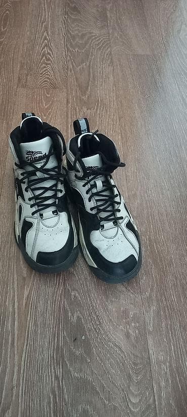 Продаю тёплые лёгкие зимнию обувь ботинки- красовки 40-41 размера — 2