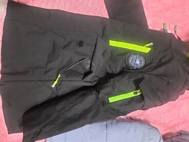 Куртки: Зимняя куртка для мальчика в возрасте наверное от6 до 9лет.цена — 5