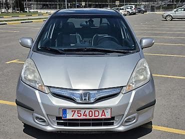 Honda Jazz: 2011 г., 1.3 л, Вариатор, Гибрид, Хетчбек