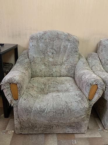 двуспальные деревянные кровати: Двуспальная кровать с высоким полукруглым изголовьем. - Размер — 5