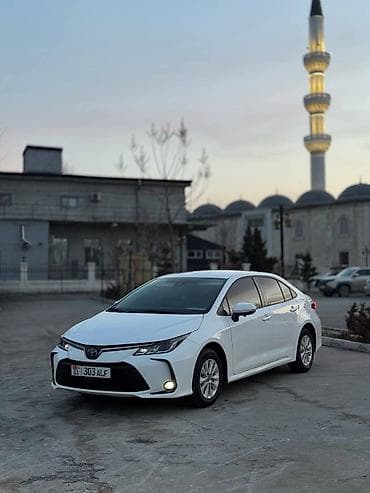 Toyota Corolla: 2019 г., 1.8 л, Вариатор, Гибрид, Седан