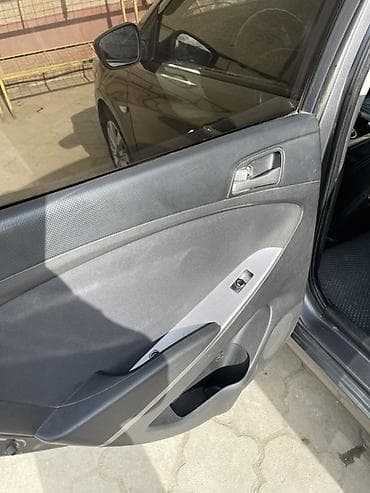 Продажа авто: Hyundai Solaris: 2015 г., 1.6 л, Автомат, Бензин, Седан — 10