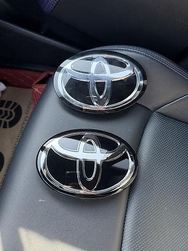 Заглушка бампера Toyota, Новый at lalafo.kg Заглушка бампера Toyota, Новый