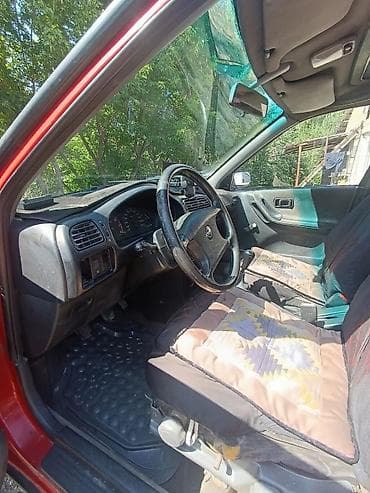 Nissan Sunny: 1991 г., 1.6 л, Ручные, Бензин, Седан — 3