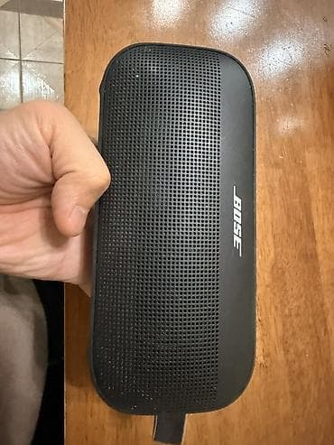 samsung galaxy a33: Портативная Bluetooth-колонка Bose - Компактный прямоугольный корпус — 1